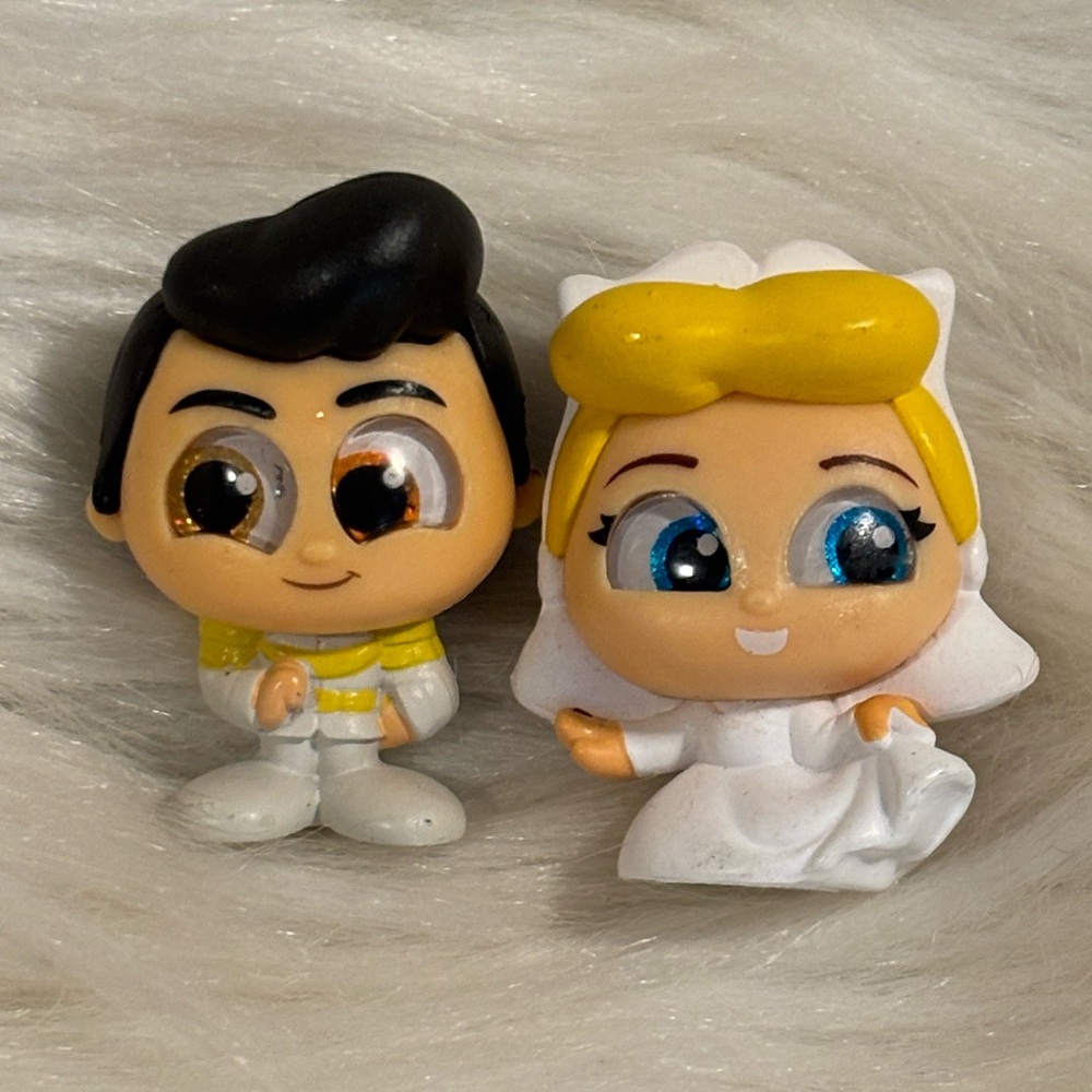 Disney Doorables Cinderella and Prince Charming Wedding Couple Figurine Set